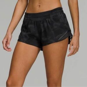 lululemon camo hotty hot 2.5 shorts
